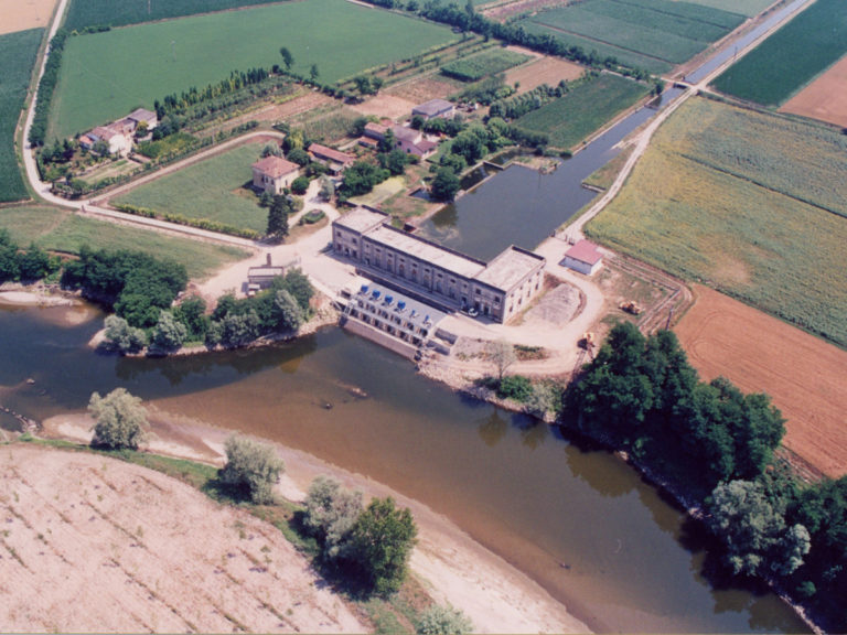 Impianto di derivazione irrigua dal fiume Oglio, in località Mulini di Santa Maria, in comune di Piadena.
